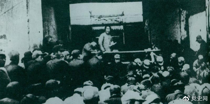 1935年12月27日，毛泽东在陕北瓦窑堡党的活动分子会议上作《论反对日本帝国主义的策略》报告。