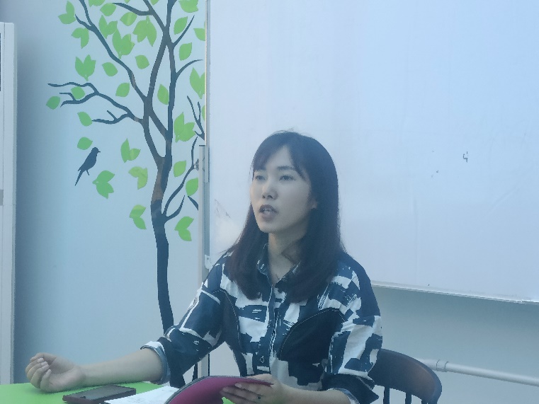 穿黑色衣服的女人描述已自动生成